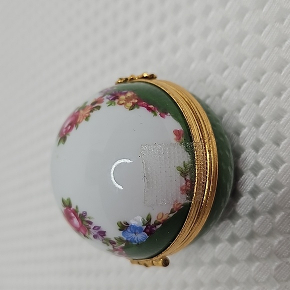 Dubarry Limoges France round Porcelain pocket watch pill box - Picture 6 of 8